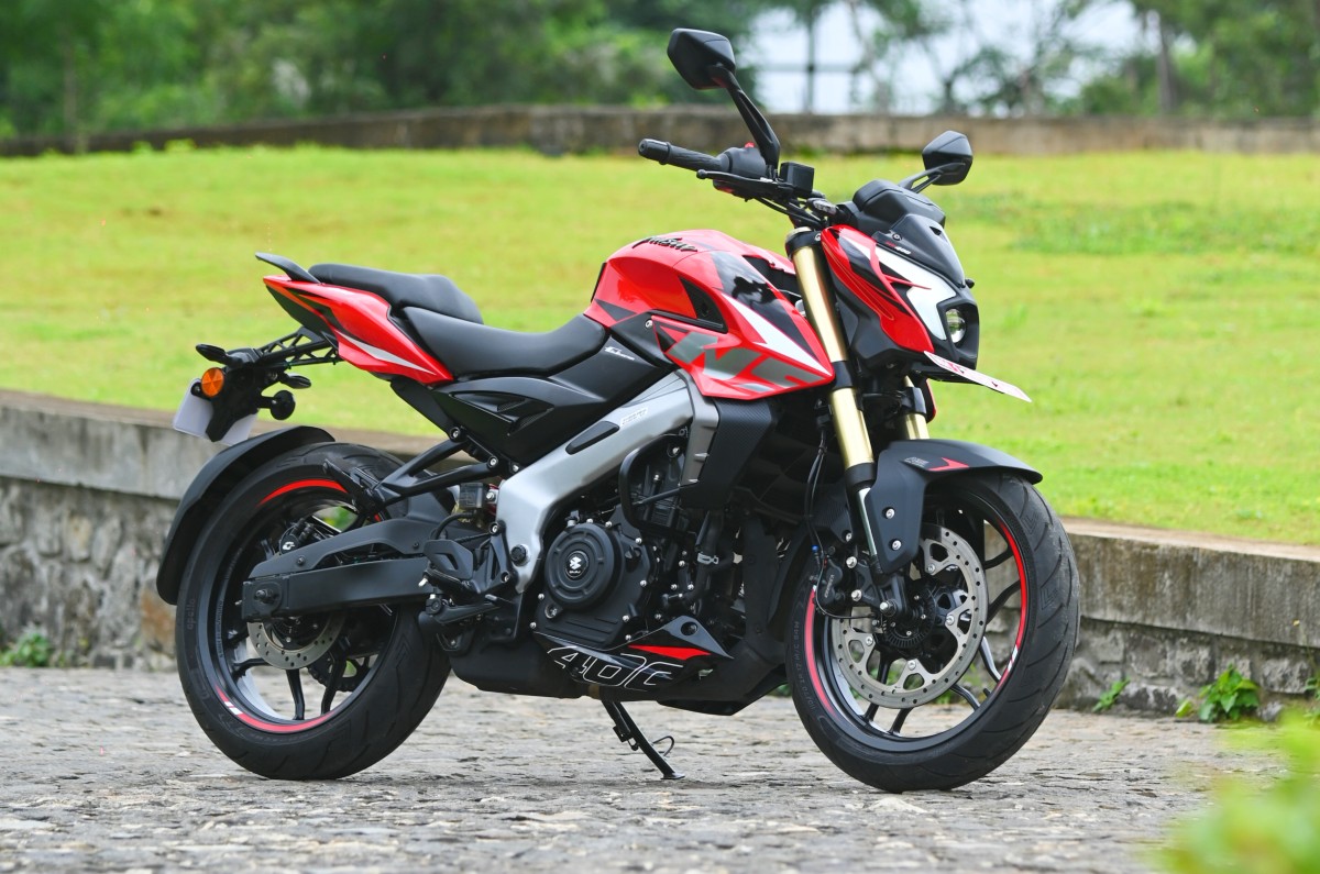 Bajaj Pulsar NS400Z front right static in field